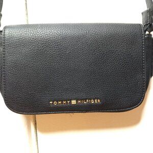 Tommy Hilfiger Black Faux Pebbled Leather Zippered Crossbody Preppy Minimalist